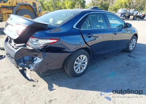 2017 Toyota Camry Le z USA, uszkodzony, nr VIN 4T1BF1FK8HU723651